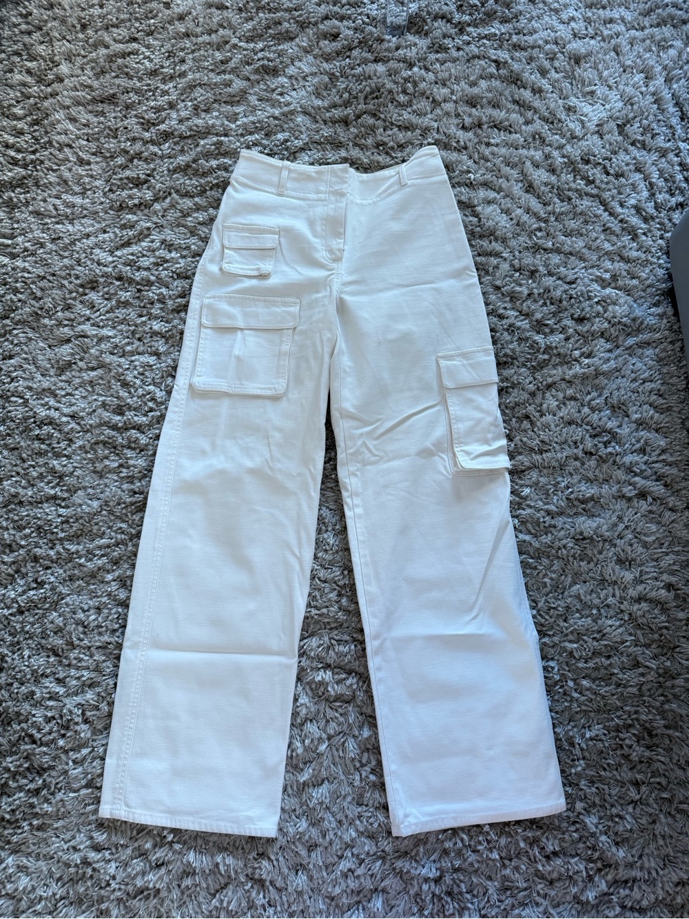 Aritzia TNA cream cargo pants